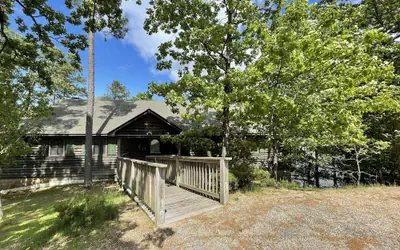 Lake view three bedroom, three bath log-sided cottage with private hot tub overlooking Lake Ouachita. by RedAwning
