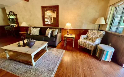 Lake view three bedroom, three bath cottage with hot tub overlooking Lake Ouachita. by RedAwning