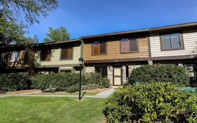 Seven Springs 3 BR Deluxe Condo, by Golf Course by RedAwning