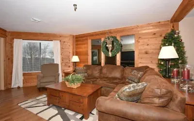 Seven Springs Stoneridge Ski-In/Out Condo with Mountain Views by RedAwning