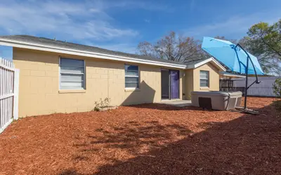 Sleeps 6 Hot Tub Fenced Yard Cozy Chic