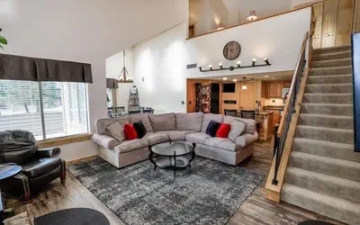 Seven Springs 2 BR Premium Condo, Walk to Slopes by RedAwnin