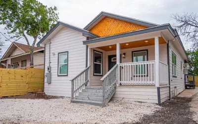 Your Dream Stay 4BR 2BA Near Downtown Riverwalk