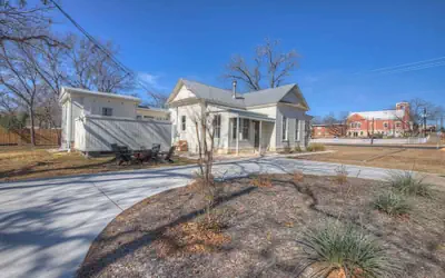 Gorgeous Home 1 Blk From Main With Hot Tub & Fire Pit!