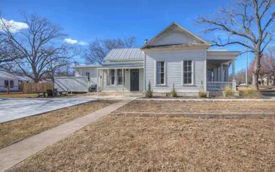 Gorgeous Home 1 Blk From Main With Hot Tub & Fire Pit!