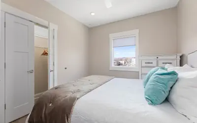 539 Bay St. Lake View Condo Unit 103E