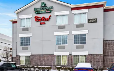 HomeTowne Studios by Red Roof Southfield