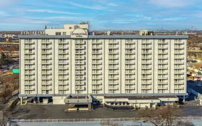 DoubleTree by Hilton New York JFK Airport