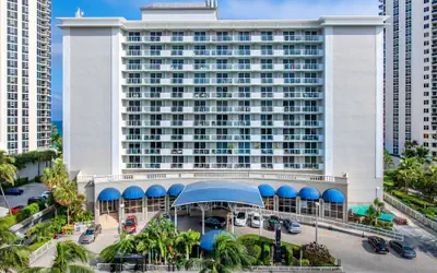 Ramada Plaza by Wyndham Marco Polo Beach Resort