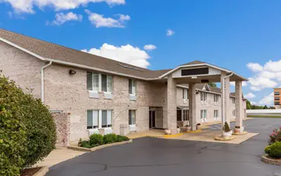 Econo Lodge Inn & Suites Fairview Heights - St. Louis