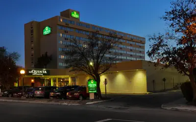La Quinta Inn & Suites by Wyndham Secaucus Meadowlands