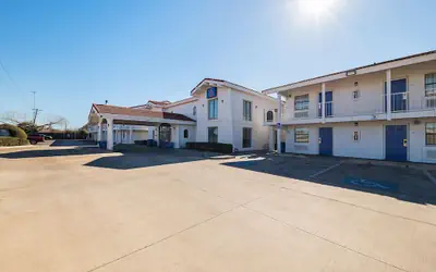Motel 6 Grand Prairie, TX - Interstate 30