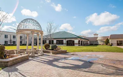 Clarion Inn Elmhurst - Oak Brook near I-88, I-290, I-294