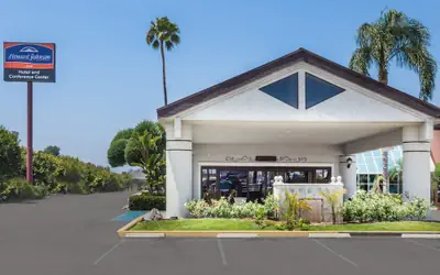 Howard Johnson by Wyndham Fullerton/Anaheim Conference Cntr
