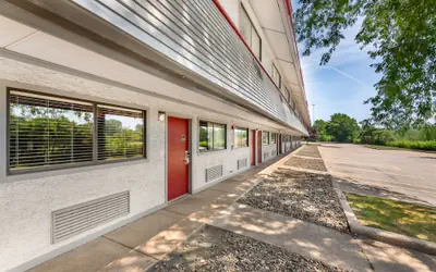 Red Roof Inn Erie – I-90