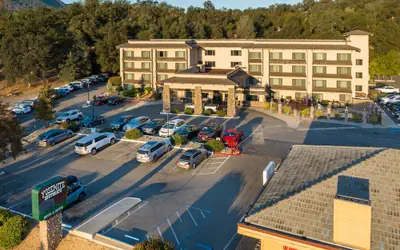 Yosemite Southgate Hotel & Suites