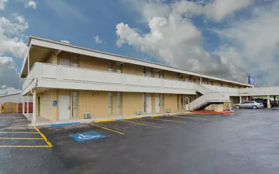 Alamo Inn & Suites