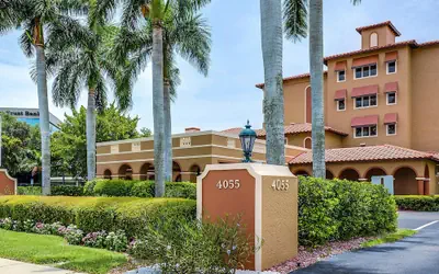 Inn of Naples, Tapestry Collection by Hilton