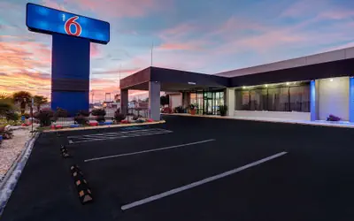 Motel 6 Burlington, NC