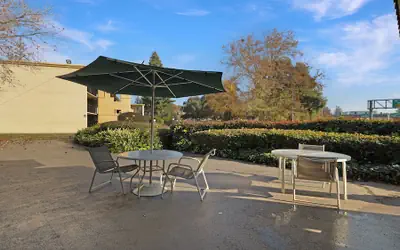 Howard Johnson by Wyndham Sacramento Downtown