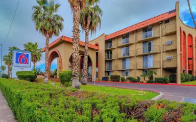 Motel 6 Phoenix, AZ – Sky Harbor