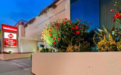 Best Western Plus Suites Hotel - LAX  Airport LA Stadium