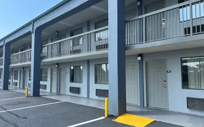 Days Inn by Wyndham Byron