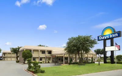 Days Inn by Wyndham Dallas Irving