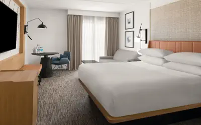 Sheraton Milwaukee Brookfield Hotel