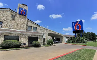 Motel 6 Austin, TX - Central Downtown UT
