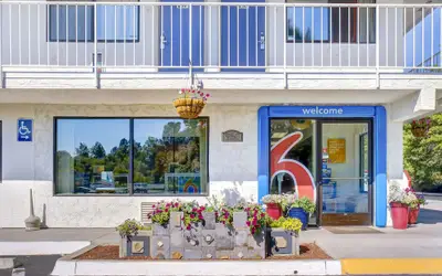 Motel 6 Medford, OR
