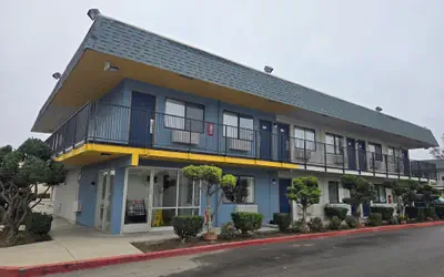 Super 8 by Wyndham Tracy