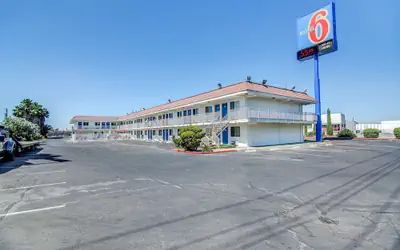 Motel 6 Stockton, CA - Charter Way West