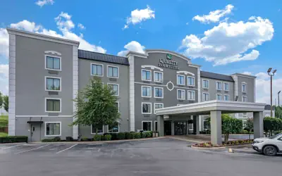 Quality Inn & Suites Chattanooga West near Lookout Mountain