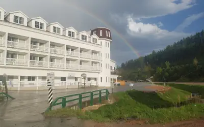 Roosevelt Inn Mount Rushmore