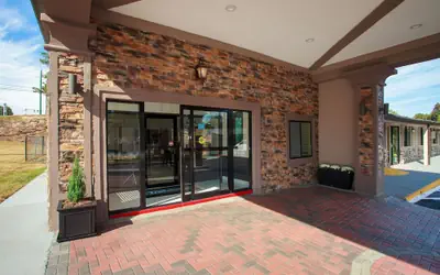 Travelodge by Wyndham Macon West