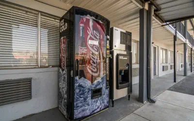 Super 8 by Wyndham Waco North I-35