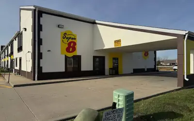 Super 8 by Wyndham Lincoln