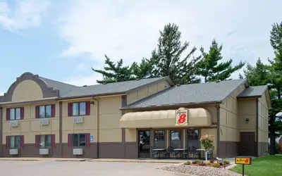 Super 8 by Wyndham Pella