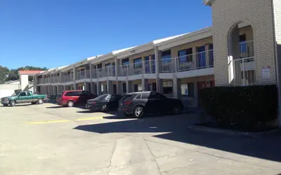 Motel 6 San Antonio, TX - Fiesta Trails