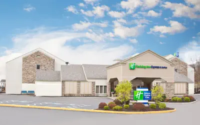 Holiday Inn Express Hotel & Suites Pittsburgh Airport by IHG