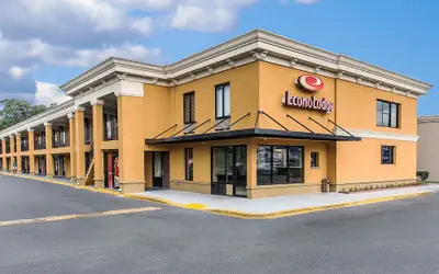 Econo Lodge Savannah Midtown