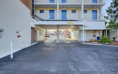 Motel 6 Norfolk, VA – East Little Creek