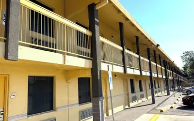 Townhouse Garden Inn & Suites San Antonio I 35