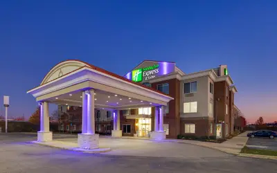 Holiday Inn Express & Suites Detroit - Farmington Hills by IHG