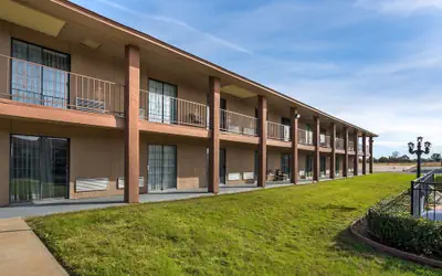 Red Roof Inn & Suites Sulphur Springs