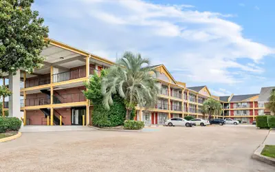 Super 8 by Wyndham Metairie