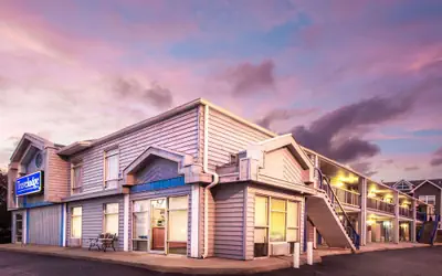 Travelodge by Wyndham Virginia Beach Bay Beach