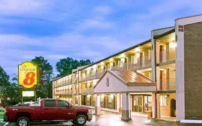 Super 8 by Wyndham Laurel