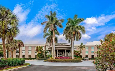 La Quinta Inn & Suites by Wyndham Naples Downtown